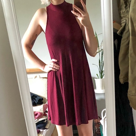 Ribbed Maroon Highmock Neck Sleeveless 